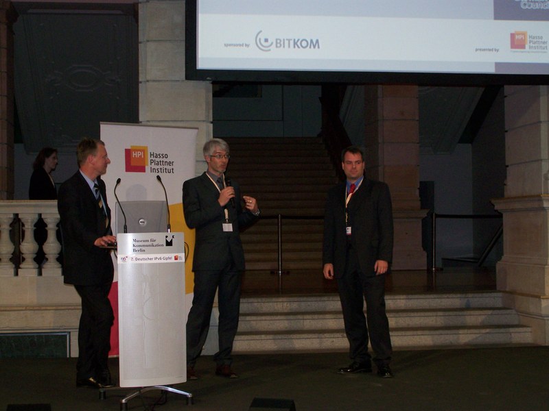 Roland Bless from the University of Karlsruhe (right) with Christoph Meinel (left) and Harald Sack